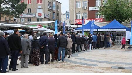 Büyükşehir Belediyesi Binlerce Fideyi Kuyucak ve Köşk’te Vatandaşlarla Buluşturdu