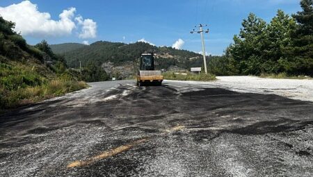 Büyükşehir ekiplerinden yol mesaisi